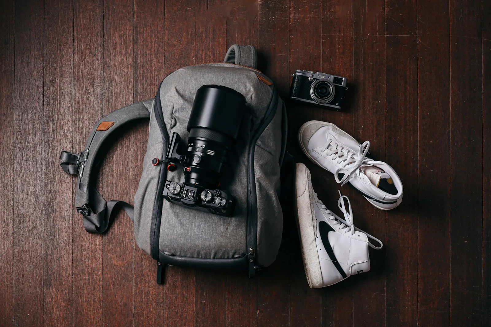 Equipo fotográfico mínimo preparado para viajar